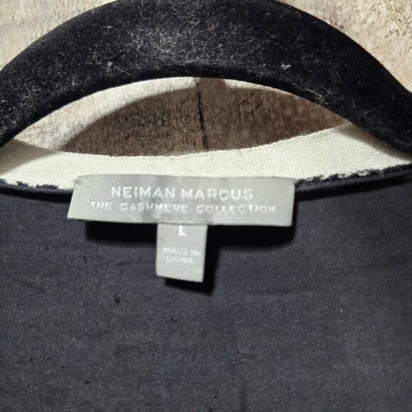 Neiman Marcus The Cashmere Collection Black and White Print Cardigan Cashmere Si - Picture 4 of 5